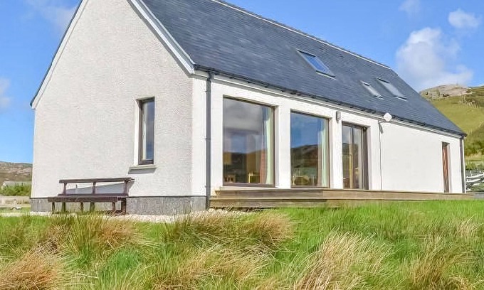 Miavaig Cottage | 2 bedroom accommodation in Uig, near All Outer Hebrides
