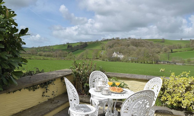 Pont-ar-gothi Cottage | 2 bedroom accommodation in White Mill, near Carmarthen