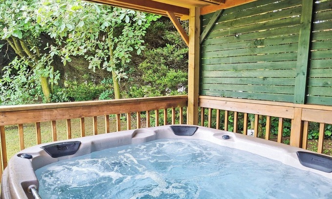 Little Weighton Cabin | 2 bedroom accommodation in Little Weighton, Nr Beverley
