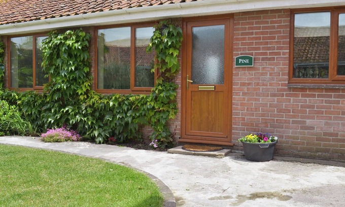East Huntspill Cottage | 2 bedroom accommodation in East Huntspill, near Highbridge