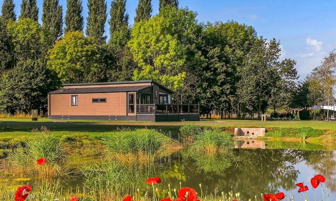 Pershore Ski Chalet | 2 bedroom accommodation in Pershore