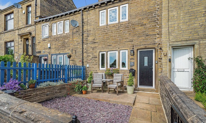 Halifax Cottage | 2 bedroom accommodation in Warley, near Haworth