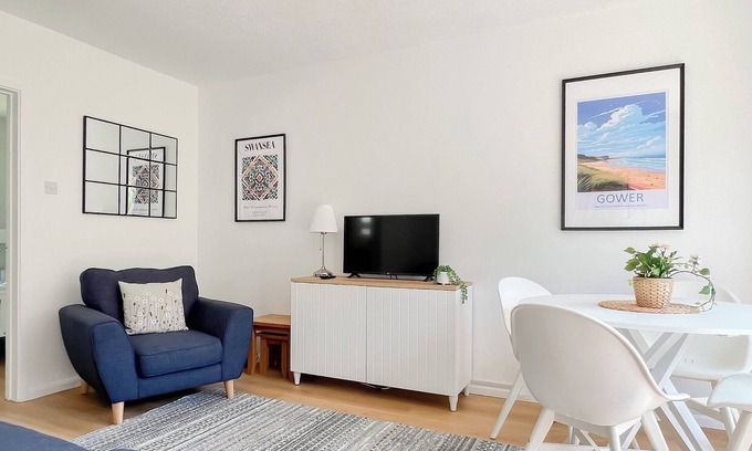 Oxwich Cottage | 2 bedroom accommodation in Swansea, near Gower Peninsula