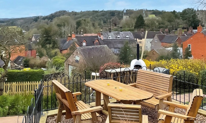 Alton Cottage | 2 bedroom accommodation in Alton