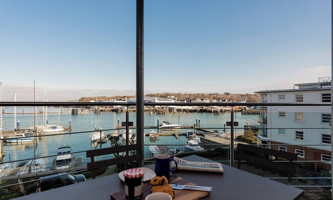 Cowes Apartment | 2 bedroom accommodation in Cowes