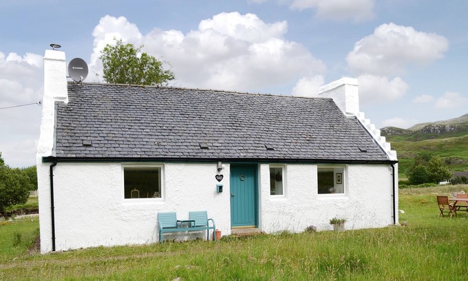 Inchnadamph Cottage | 2 bedroom accommodation in Inchnadamph, near Lochinver