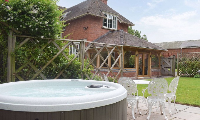 Letton Cottage | 2 bedroom accommodation in Letton