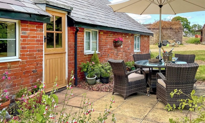 New Forest District Cottage | 2 bedroom accommodation in Cadnam, near Brockenhurst