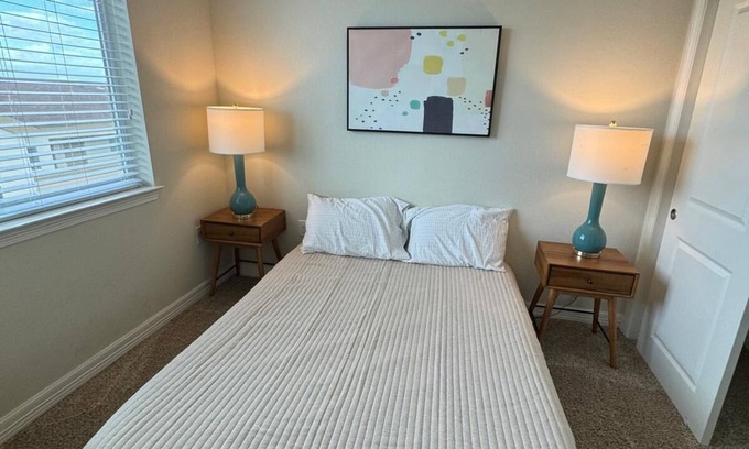 North Buttercup Creek Apartment | 2-bedroom and den apartment in brilliant Cedar Park with fitness room, WiFi
