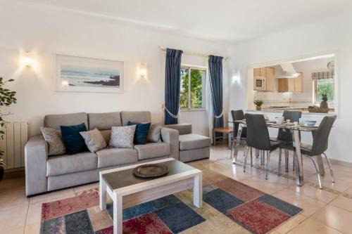 Estombar Apartment | 2 Bedroom Apartment at Gramacho Golf Course