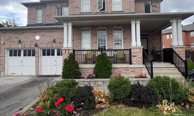 Brampton Apartment | 2 Bedroom Apartment - B Full space with access to backyard, patio, and firepit