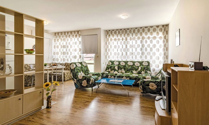 Varna Apartment | 2-bedroom apartment, close to the beach and the sea in cool Varna with WiFi.