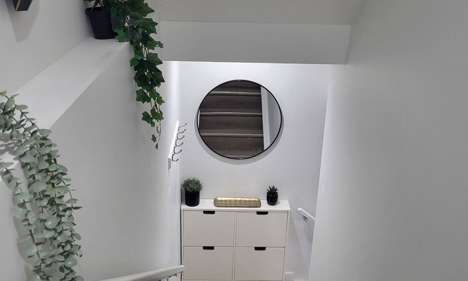 Calgary Apartment | 2-bedroom apartment in cool Calgary with WiFi