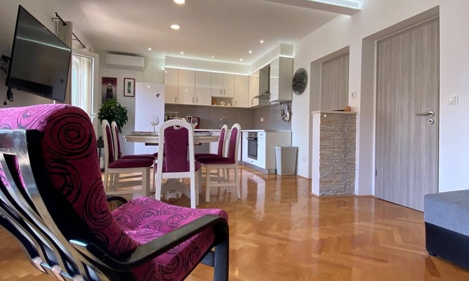 Stanici Apartment | 2 Bedroom Apartment Karla A1 for 6 person in Stanići near city Omiš