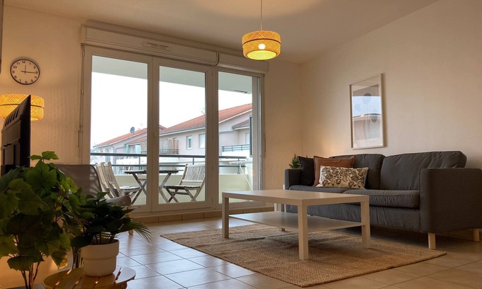 Annemasse Apartment | 2-bedroom apartment, near train station.