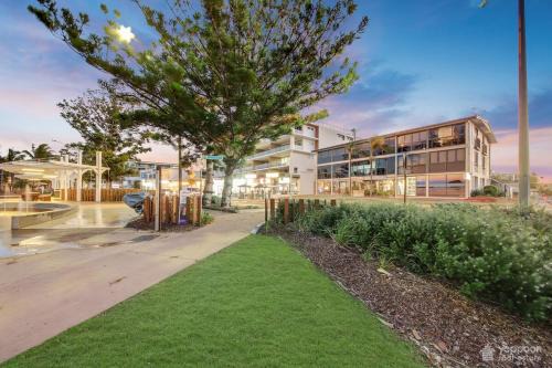 Yeppoon Apartment | 2 Bedroom - APARTMENT OPPOSITE BEACHFRONT