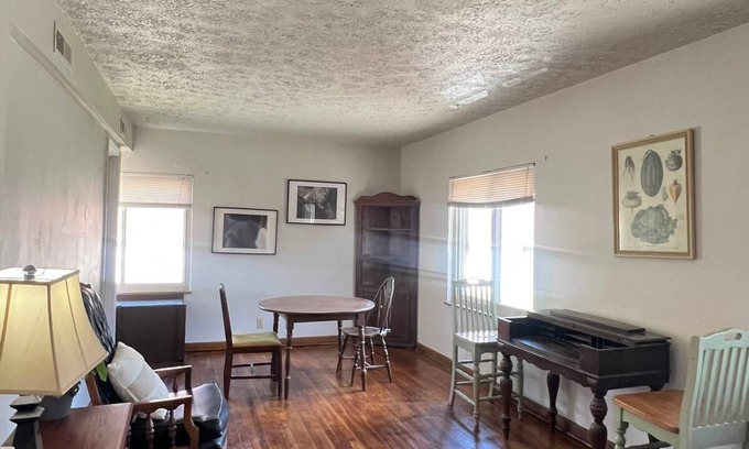 University District Apartment | 2-bedroom apartment very close to the OSU with WiFi and Parking included.