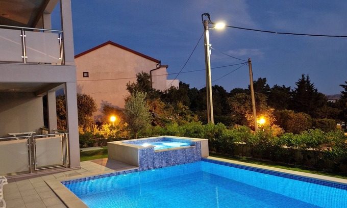 Karlobag Apartment | 2 bedroom apartment with pool and seaview!