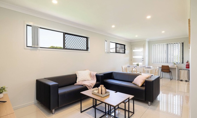 Rocklea Apartment | 2 Bedroom Apt!GST Credits! Parking! 120D2