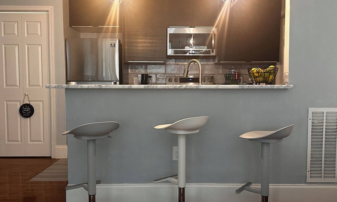 Summerhill House | 2 Bedroom Apt in the heart of Atlanta with Wi-Fi and EV charging station!