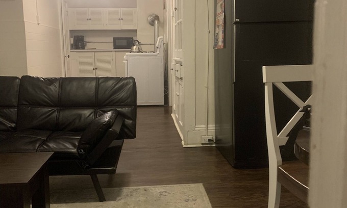 Manchester Apartment | 2 bedroom apt next to highway and close to downtown