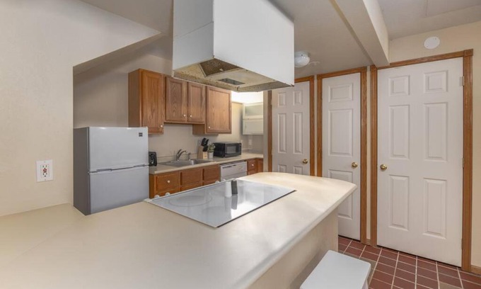 Des Moines Apartment | 2 Bedroom Apt with Free Parking in Downtown DSM