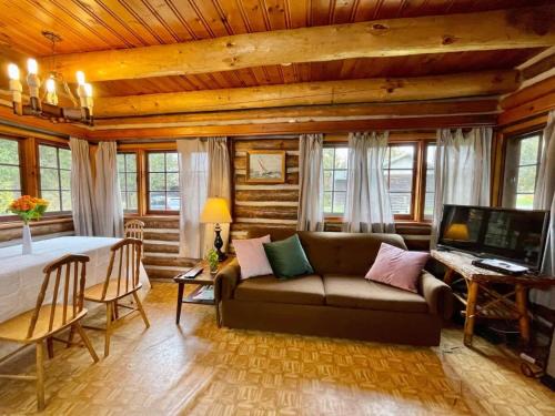 Rosedale House | 2-Bedroom - Balsam Lake Cottages Resort #12
