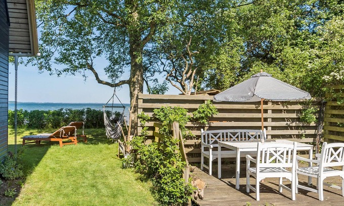 Grønninghoved Strand House | 2 bedroom beautiful home in Sjølund