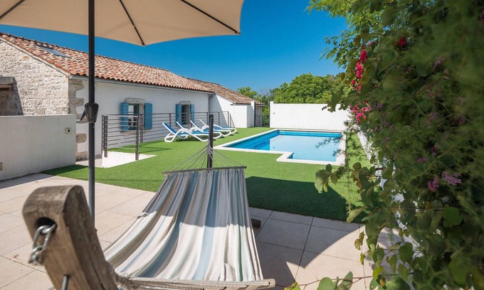 Buje House | 2 bedroom beautiful home in Lozari