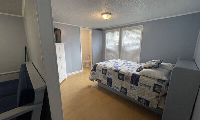 Pottsboro Cabin | 2 Bedroom Cabin at Little Mineral Marina