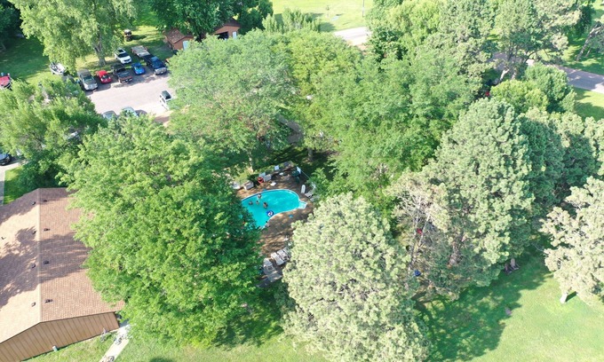 Yankton Cabin | 2 Bedroom Cabin- Lewis and Clark Resort