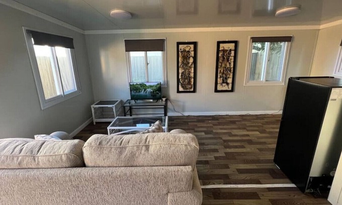 Grafton Apartment | 2 Bedroom Cabin with off street parking