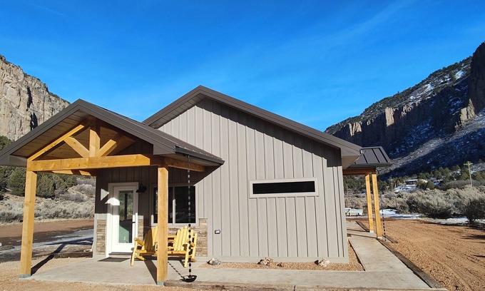 Whitewater House | 2 Bedroom Casita at Mother's Buttress, Walking distance to Mother's Buttress Climbing Wall