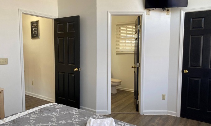 Jamestown Cabin | 2 Bedroom Condo, 0.5 miles from Jamestown Marina Boat ramp!