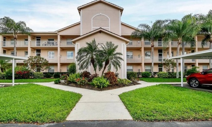 Palmer Ranch Condo | 2 Bedroom Condo 225507 by Houzlet