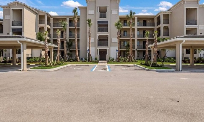 Lakewood Ranch Condo | 2 Bedroom Condo (427984) by Houzlet