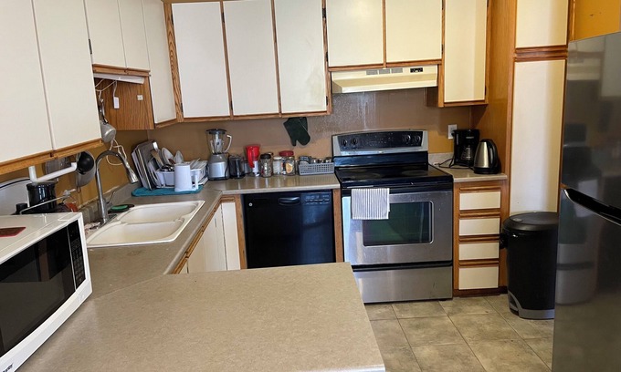 Pierrefonds-Roxboro Apartment | 2 bedroom condo in a family oriented neighbourhood