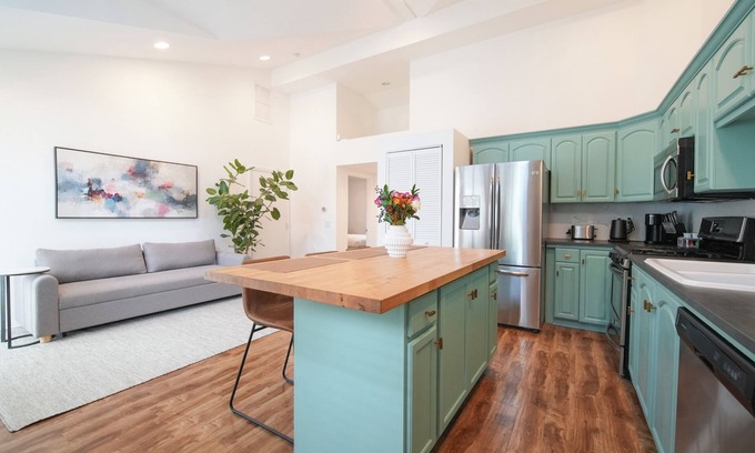Marina del Rey Condo | 2-bedroom Condo with Beach Access. Steps from the Sand