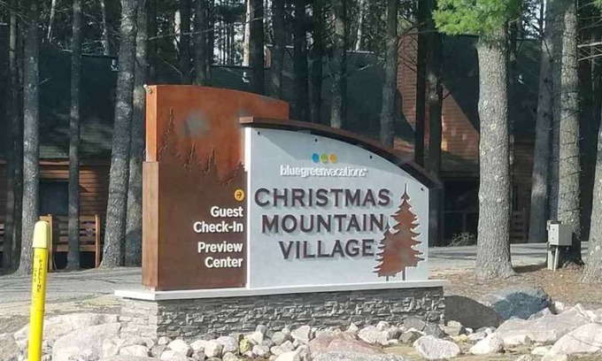 Wisconsin Dells House | 2 bedroom cottage at Christmas Mountain Village in Wisconsin Dells.