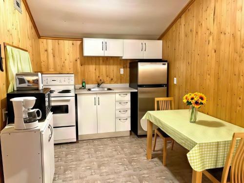Bobcaygeon House | 2-Bedroom Cottage #9 - Ambleside