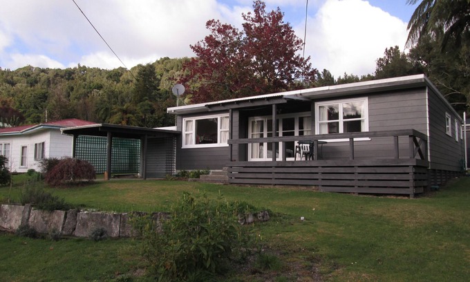 Rotoma Cottage | 2 bedroom Cottage , Rotoma. Beautiful Kiwi cottage next to lake Rotoma