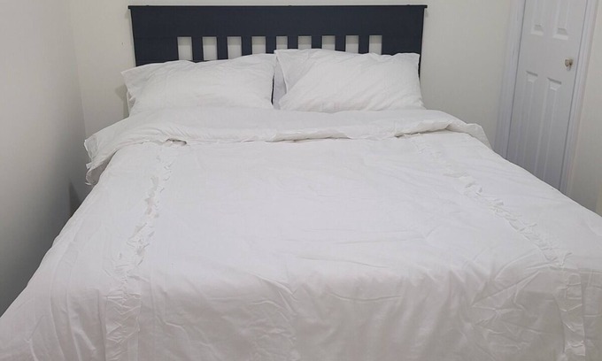 Brampton House | 2 Bedroom Cozy basement apartment