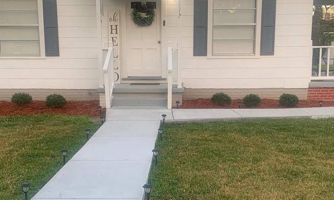 Columbia House | 2 Bedroom Cozy Family Friendly Home