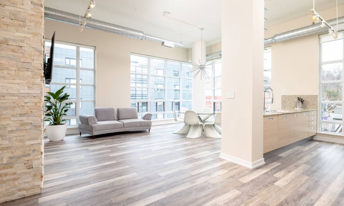 South Hill Condo | 2 bedroom + Den bright Casa Loma/Madison Avenue Loft Condo