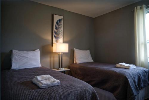 Roseneath House | 2 Bedroom Harbor Front Condo 8U