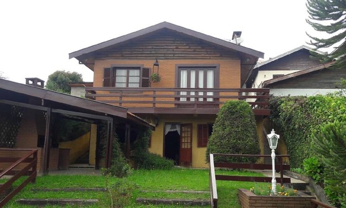 Jardim Andira House | 2 bedroom house and 1 suite in a quiet location with beautiful mountain views