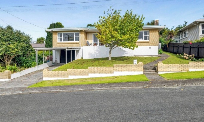New Plymouth House | 2 Bedroom House | Close to CBD