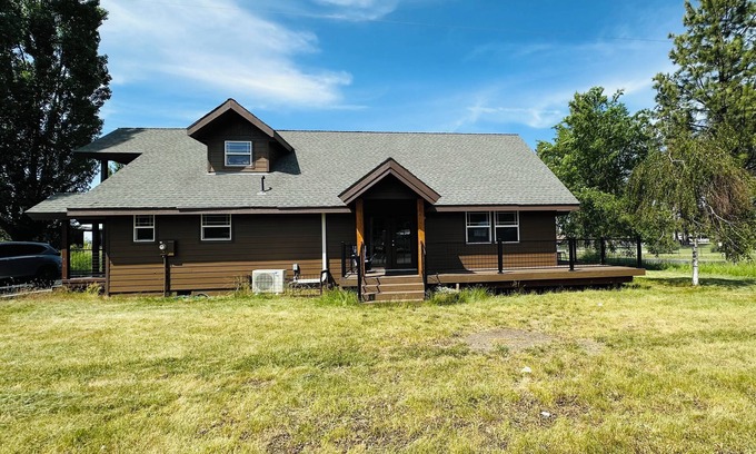Worley House | 2-bedroom house in beautiful Worley with WiFi, AC. Start your getaway
