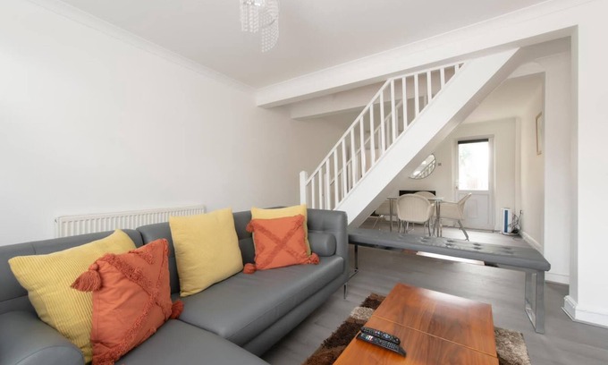 Grays House | 2 Bedroom House in Grays, Thurrock