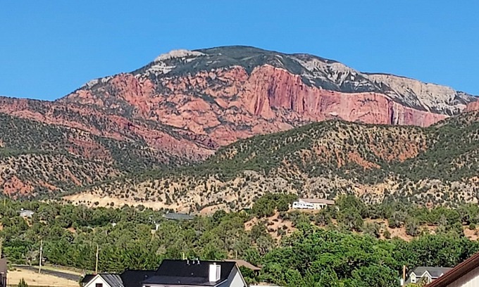 New Harmony House | 2-bedroom house in serene New Harmony with Zion views